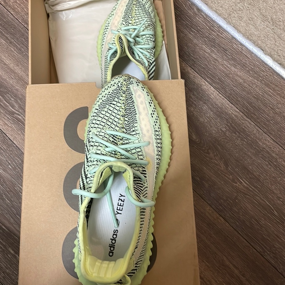 Yeezy “Yeezreel” (7.5 in men)